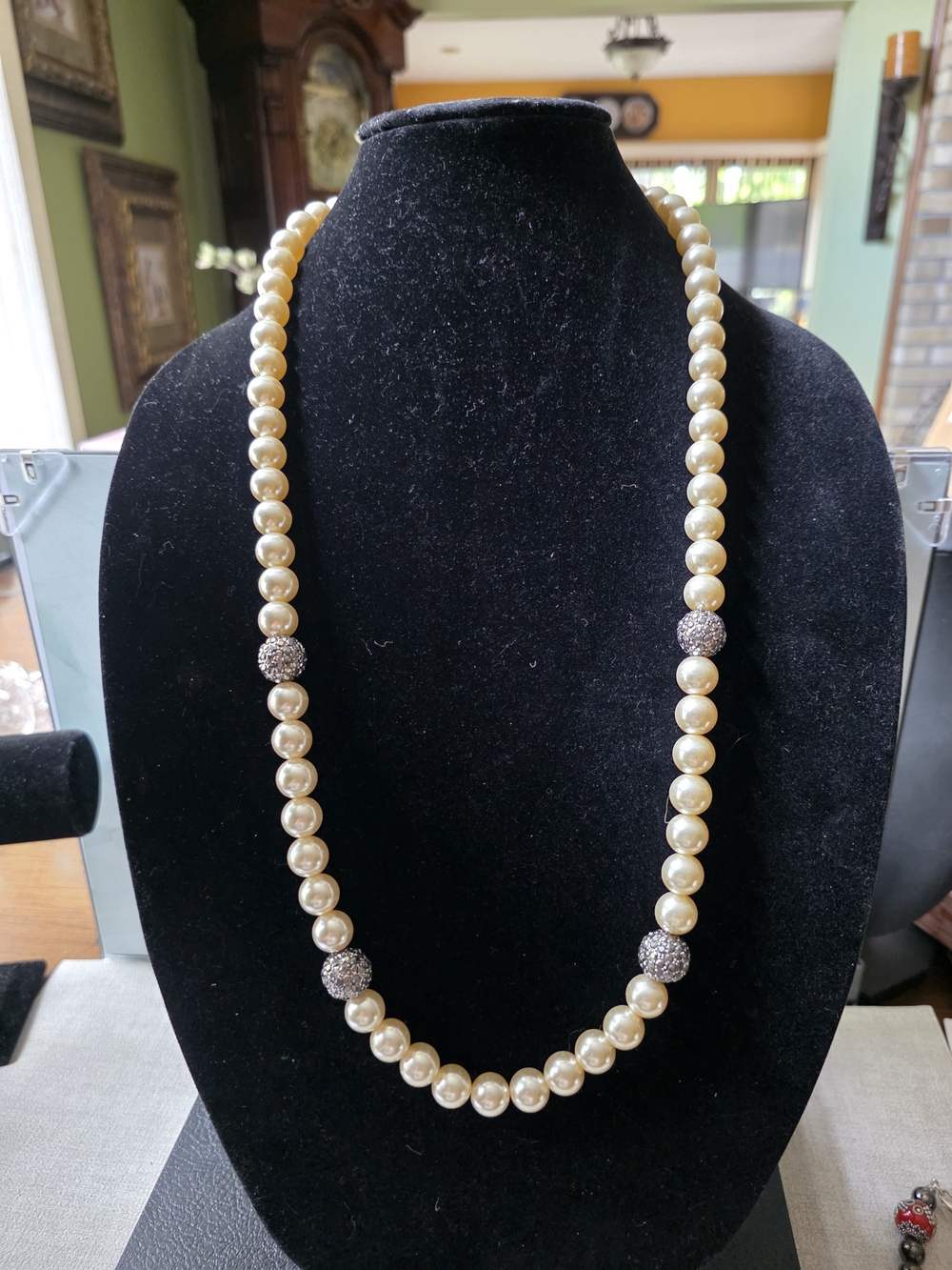 Classic Cream Pearl Strand Necklace with Sparkle Accents